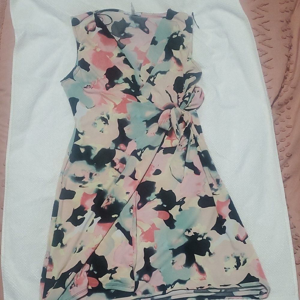 Sleeveless Tie-Waist Mini Dress in Pastel Floral Print